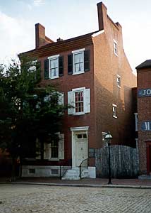 Terry House Bed and Breakfast -
		New Castle, Delaware - B&B in historic New Castle is a Federal Townhouse, circa 1860, gardens,
		museums, New Castle Heritage Trail, shopping, dining, Winterthur, Longwood Gardens, Brandywine
		River Museum, Battery Park, walking path, Delaware River